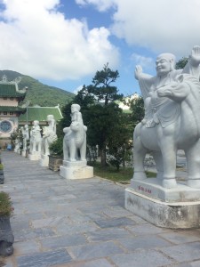 Marmorstatuen im Tempel von Da Nang